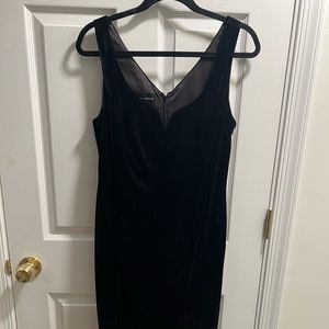 Velvet Bodycon Midi Dress w/ Sweetheart Neckline - Donna Morgan, Size 12
